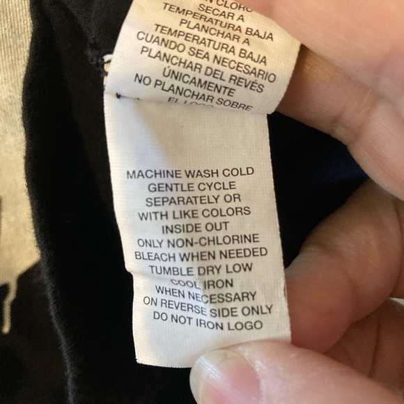 The Children’s Place Boys Black Tee With Santa Skull On The Front Size Small 5/6 - Picture 4 of 6